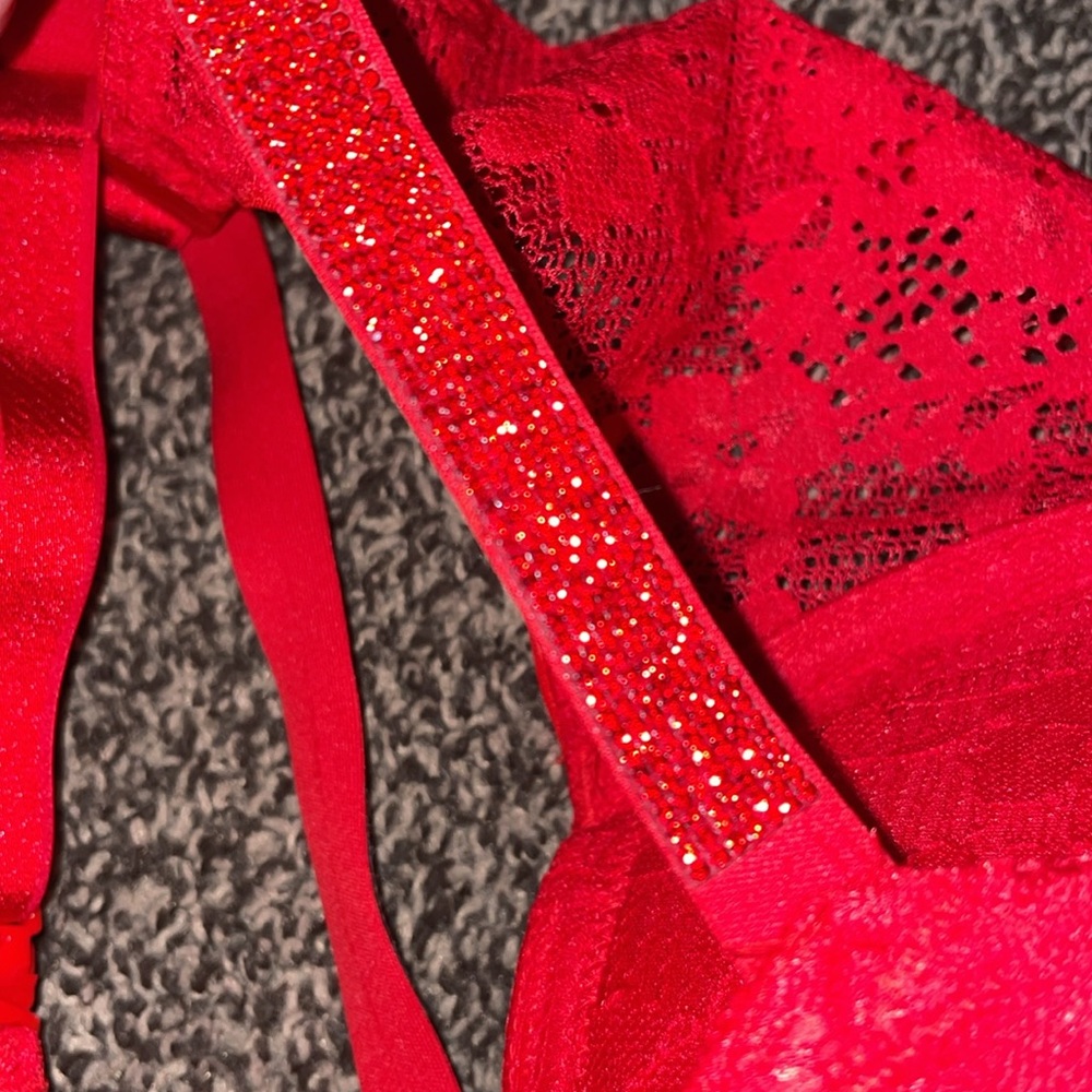 VS Bra - Picture 3 of 4